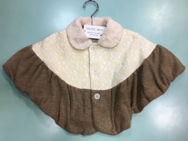 京都府南丹市に2店舗ある子供服から婦人服、学生服や礼服、数多くの洋服を取り揃えている衣料品店「まるわかや」です