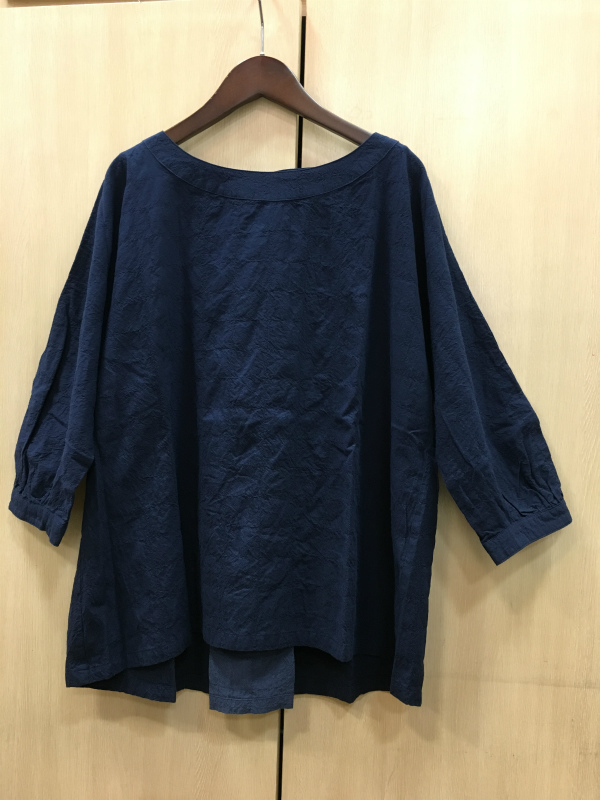 京都府南丹市に2店舗ある子供服から婦人服、学生服や礼服、数多くの洋服を取り揃えている衣料品店「まるわかや」です