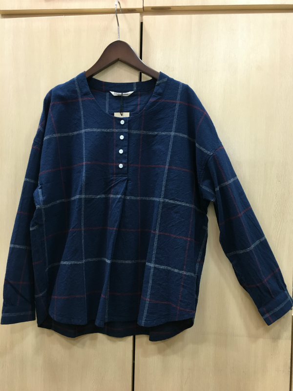 京都府南丹市に2店舗ある子供服から婦人服、学生服や礼服、数多くの洋服を取り揃えている衣料品店「まるわかや」です