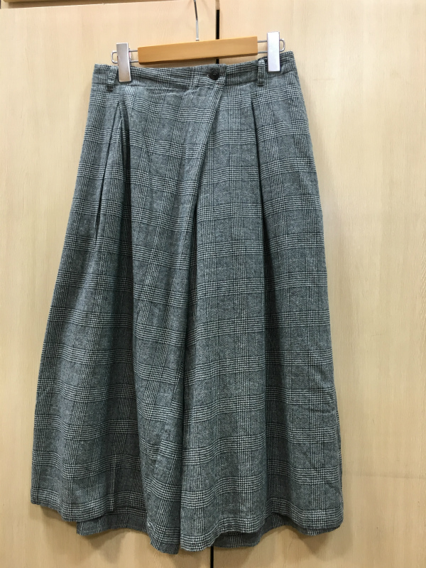 京都府南丹市に2店舗ある子供服から婦人服、学生服や礼服、数多くの洋服を取り揃えている衣料品店「まるわかや」です