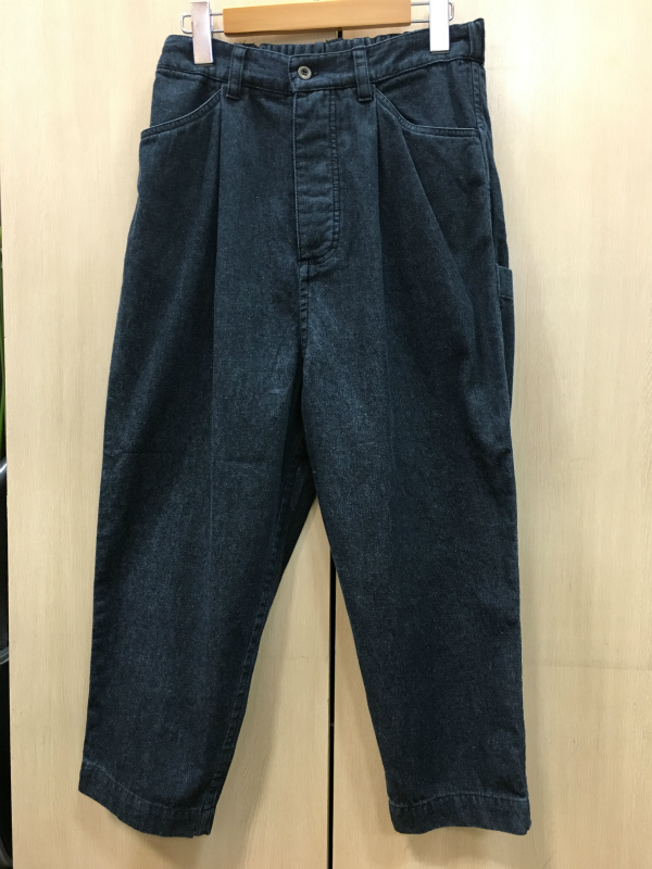 京都府南丹市に2店舗ある子供服から婦人服、学生服や礼服、数多くの洋服を取り揃えている衣料品店「まるわかや」です