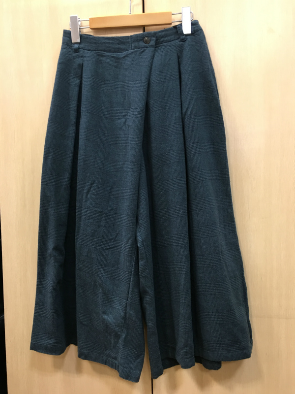京都府南丹市に2店舗ある子供服から婦人服、学生服や礼服、数多くの洋服を取り揃えている衣料品店「まるわかや」です