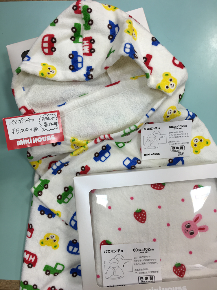 京都府南丹市に2店舗ある子供服から婦人服、学生服や礼服、数多くの洋服を取り揃えている衣料品店「まるわかや」です