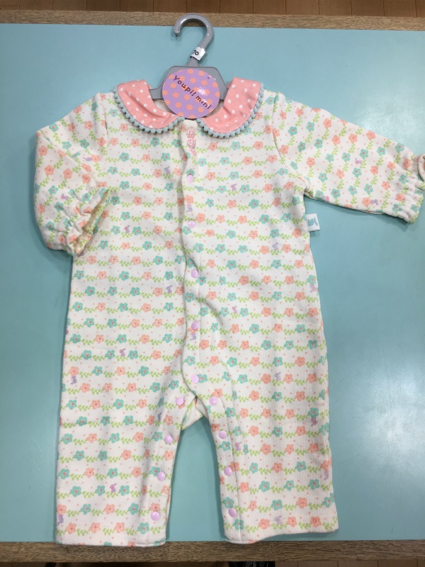 京都府南丹市に2店舗ある子供服から婦人服、学生服や礼服、数多くの洋服を取り揃えている衣料品店「まるわかや」です