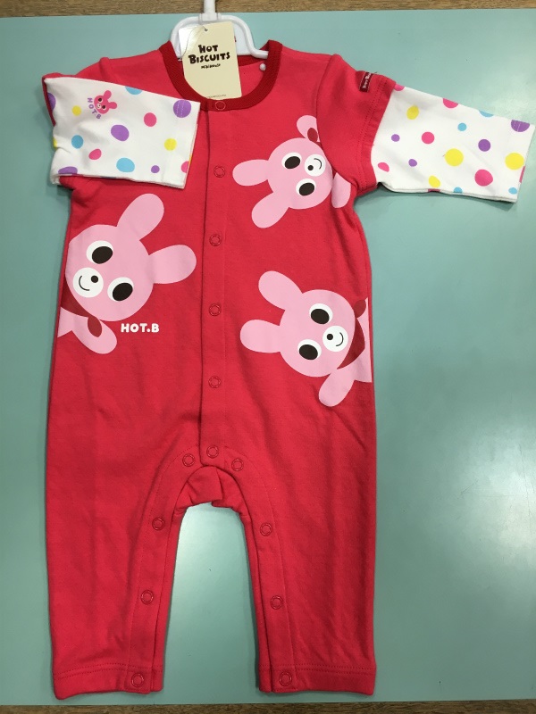 京都府南丹市に2店舗ある子供服から婦人服、学生服や礼服、数多くの洋服を取り揃えている衣料品店「まるわかや」です