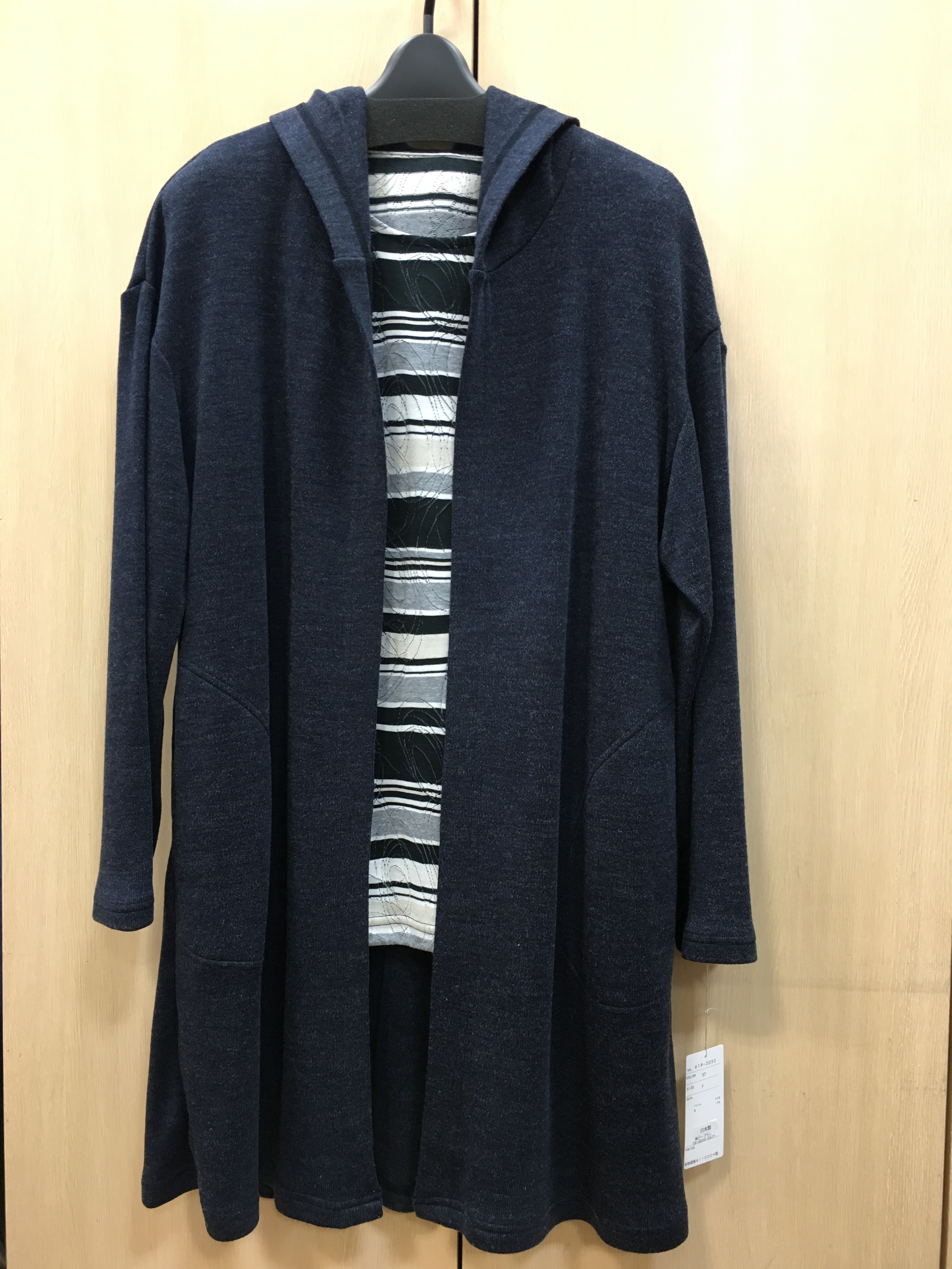 京都府南丹市に2店舗ある子供服から婦人服、学生服や礼服、数多くの洋服を取り揃えている衣料品店「まるわかや」です